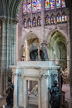 Tomb of King Henry II and Catherine de Medicis, in Basilica of Saint-Denis photo