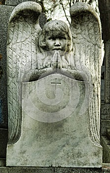 Tombstone angel praying