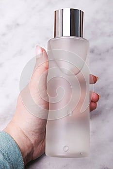 Toner with peptides in hand