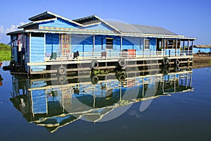 Tonle Sap, floating village