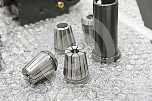 The tool collets set on the bubble absorb