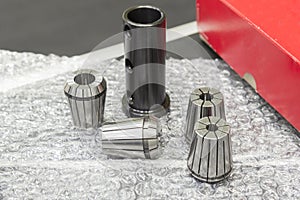 The tool collets set on the bubble absorb