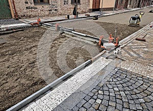 tool for laying interlocking paving. Continuously adjustable consisting of