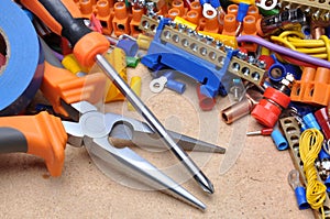 Tools and component for electrical installation