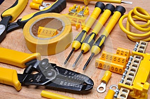 Tools and component for electrical installation