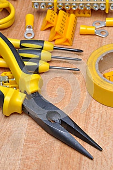 Tools and component for electrical installation