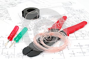 Tools for the electrical mounting