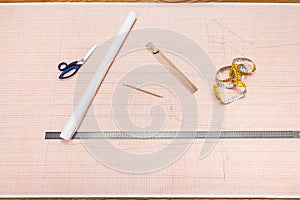Tools to draw a clothing pattern on graph paper