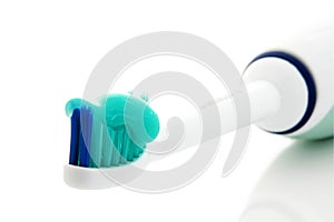 Toothbrush head and toothpaste