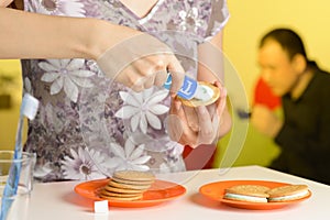 toothpaste sandwich biscuits prank photo