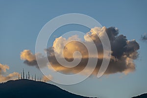 Da Provincia da, antenne contro tramonto il cielo 