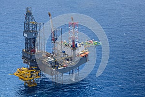 Top view of helicopter pick up passenger on the oil rig