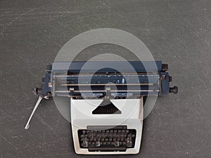 Starý starodávný psací stroj 
