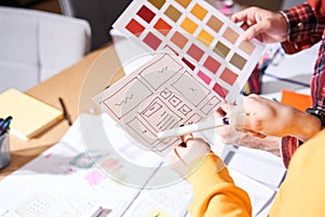 People discussing while programming websites