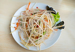 Top-view spicy papaya salad