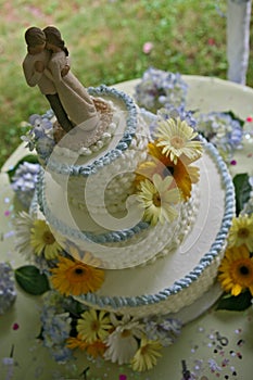 Top of wedding cake and couple dancing