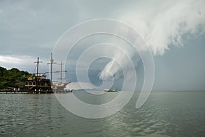 Tormenta tropical se acerca a puerto pirata photo