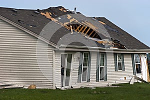 Tornádo bouře poškození dům zničen podle vítr 