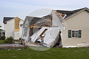 Tornádo bouře poškození dům zničen podle vítr 