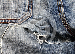 Torned jeans.