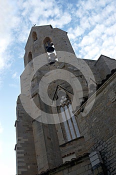 Torre del campanario de la iglesia de morella photo