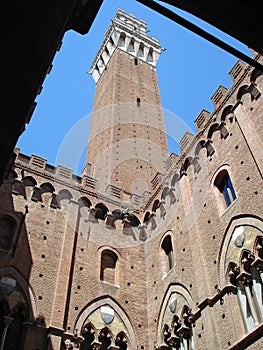 The Torre del mangia is located in the Piazza del Campo, Sienna's premier square in Italy