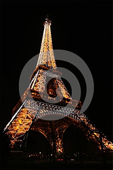 Torre Eiffel at night
