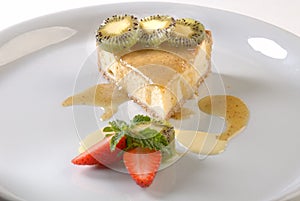 Torta de ricota com calda de Kiwi photo