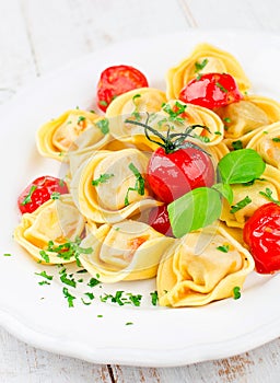 Tortellini with tomatoes