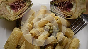 Tortiglioni with artichoke and pea sauce.