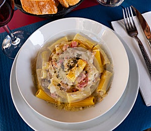 Tortiglioni in carbonara cheese sauce with cured meat guanciale