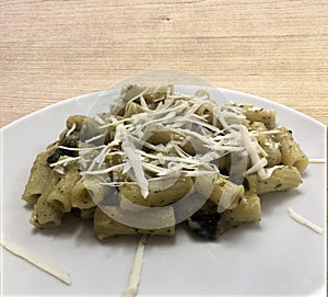Tortiglioni pasta with courgettes and Sardinian pecorino cheese