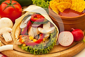 Tortillas with chicken and vegetables