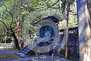 Toshogu Shrine ( 17th-century shrine honoring the first shogun and featuring colorful buildings)