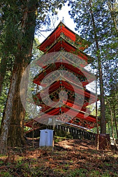 Toshogu Shrine ( 17th-century shrine honoring the first shogun and featuring colorful buildings)