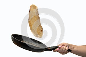 Toss the fried pancake in a pan, thin dough