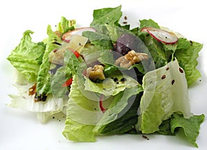 Tossed salad on a white plate