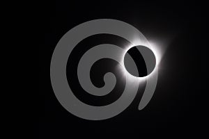 Total solar eclipse reveals the sun\'s corona