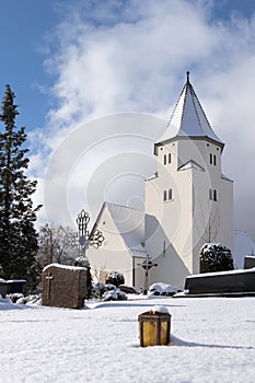 Totenberg cemetery and the Peterskirche in Heidenheim in winter photo