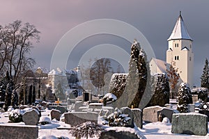 Totenberg cemetery and the Peterskirche in Heidenheim in winter photo