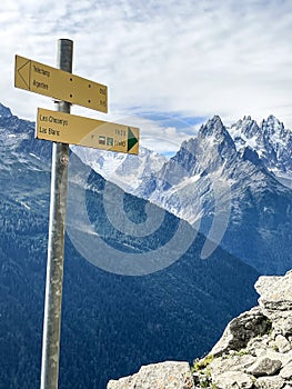 Tour de Mont Blanc Lac de Cheserys hike sign