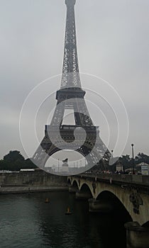 Tour Eiffel and Senna in Paris photo