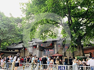 Tourist attractions, Chengdu Jinli, a lot of tourists come here to play.