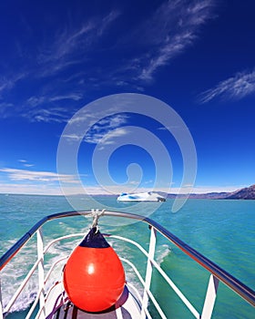 The tourist boat on Lake Viedma