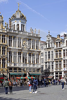 Tourist in front of medieval tenement House of the Corporation of Bakers, The King of Spain in Grand Place, Brussels, Belgium