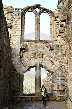Tourist in front of ruin of Oybin castle and monastery