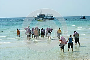 Tourist group leaving Ko Lan, koh hae, Coral Island, Pattaya, Thailand, Asia