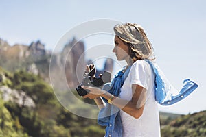 Tourist traveler photographer taking pictures of amazing landscape on vintage photo camera on background valley view mockup sun fl