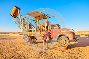 Tourist woman in Coober Pedy