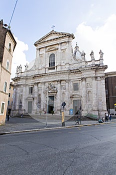 Tourists and Museo di arte sacra San Giovanni dei Fiorentini